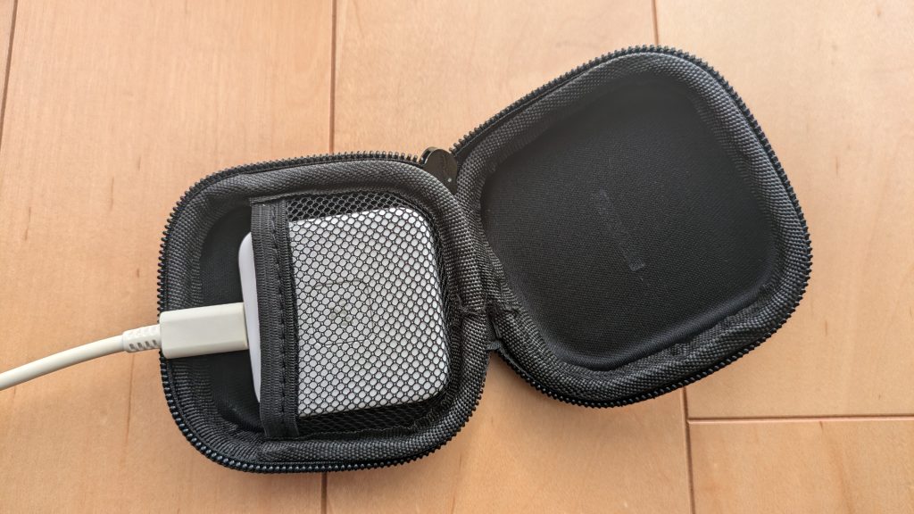 あんしんウォッチャーと保護ケースの写真